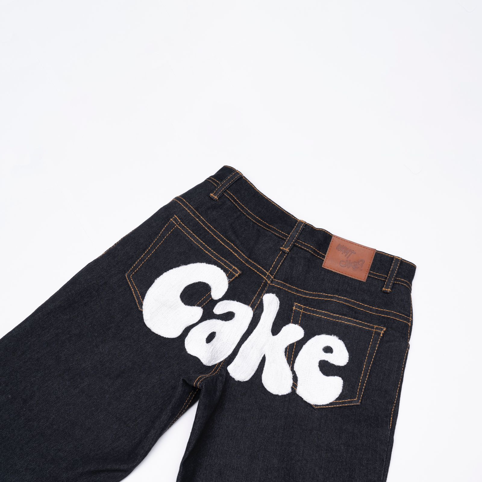 WHITE CAKE DENIM (BACK PRINT)